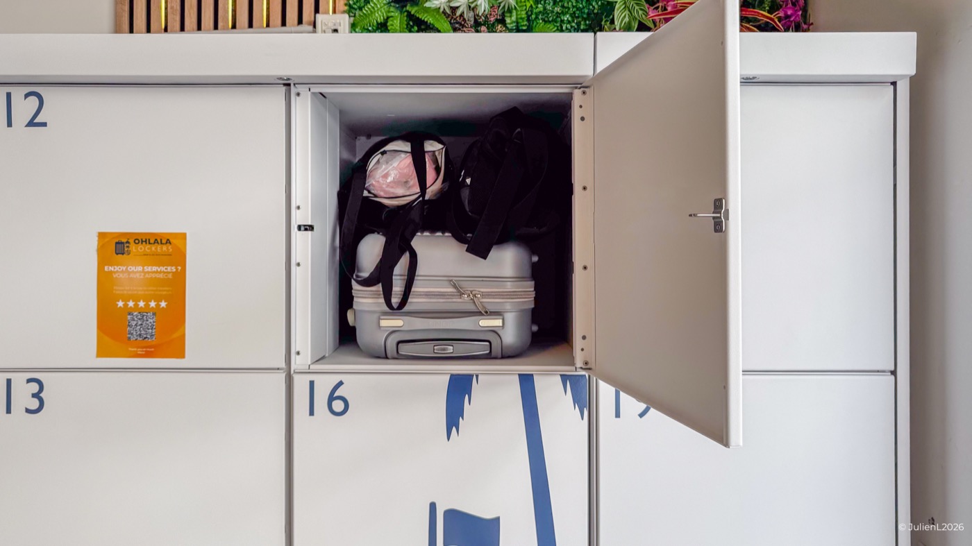 Casier OHLALA Lockers ouvert avec bagages cabine et sacs